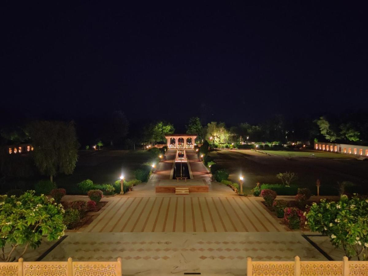 Umaid Palace - A Lakeside Heritage Palace Resort Near Jaipur Close To Bhangarh & Chand Baori Stepwell Abhaneri Dubbi Bagian luar foto