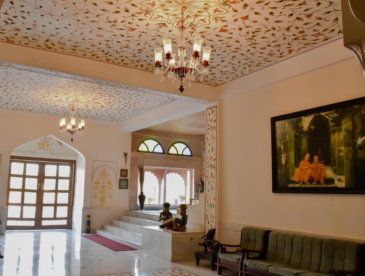 Umaid Palace - A Lakeside Heritage Palace Resort Near Jaipur Close To Bhangarh & Chand Baori Stepwell Abhaneri Dubbi Bagian luar foto