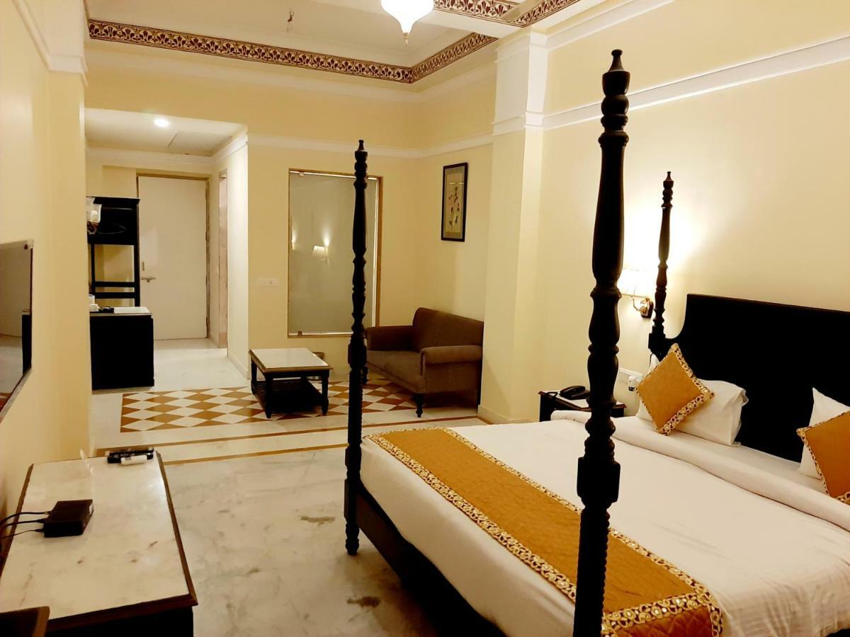 Umaid Palace - A Lakeside Heritage Palace Resort Near Jaipur Close To Bhangarh & Chand Baori Stepwell Abhaneri Dubbi Bagian luar foto