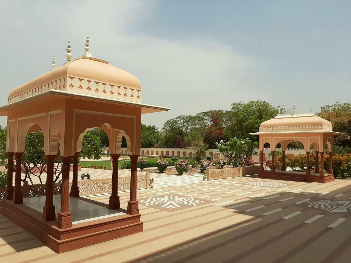 Umaid Palace - A Lakeside Heritage Palace Resort Near Jaipur Close To Bhangarh & Chand Baori Stepwell Abhaneri Dubbi Bagian luar foto
