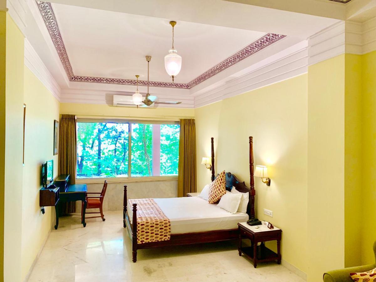Umaid Palace - A Lakeside Heritage Palace Resort Near Jaipur Close To Bhangarh & Chand Baori Stepwell Abhaneri Dubbi Bagian luar foto
